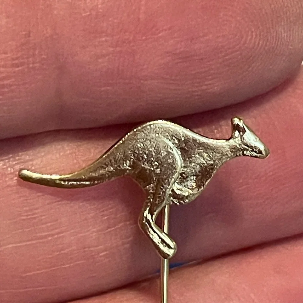 Vintage Gold Tone‎ Kangaroo Stick Pin Lapel Hat Tie Pin Mens Australian Wildlife